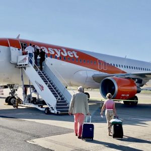 Flying with EASYJET to the French Riviera | Full flight experience (stunning landing views)