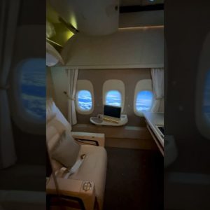 Emirates’ Boeing 777 has virtual windows in First Class! #emirates #aviation #boeing #luxury #shorts